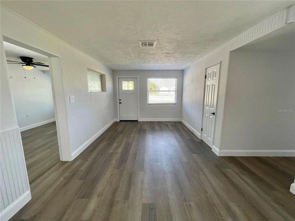 For Rent: $2,100 (3 beds, 2 baths, 1206 Square Feet)