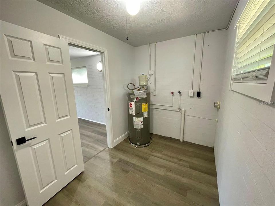For Rent: $2,100 (3 beds, 2 baths, 1206 Square Feet)