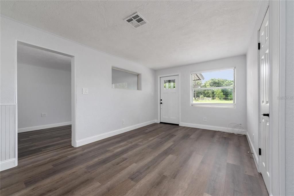 For Rent: $2,100 (3 beds, 2 baths, 1206 Square Feet)