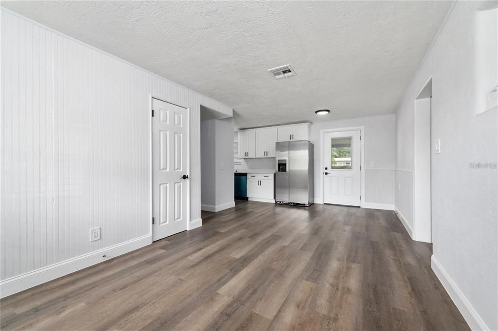 For Rent: $2,100 (3 beds, 2 baths, 1206 Square Feet)