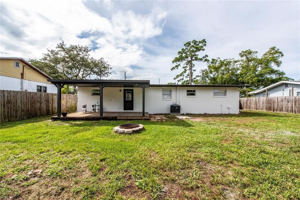 For Rent: $2,100 (3 beds, 2 baths, 1206 Square Feet)