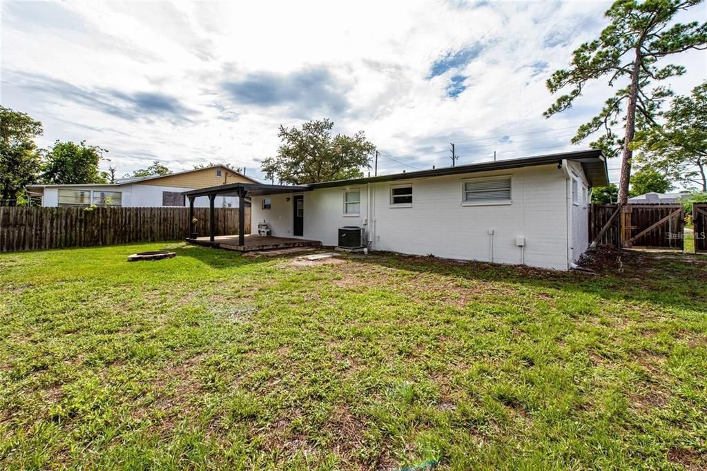 For Rent: $2,100 (3 beds, 2 baths, 1206 Square Feet)