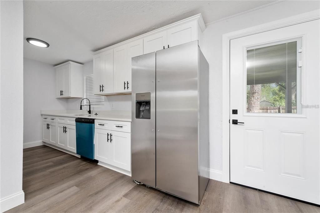 For Rent: $2,100 (3 beds, 2 baths, 1206 Square Feet)