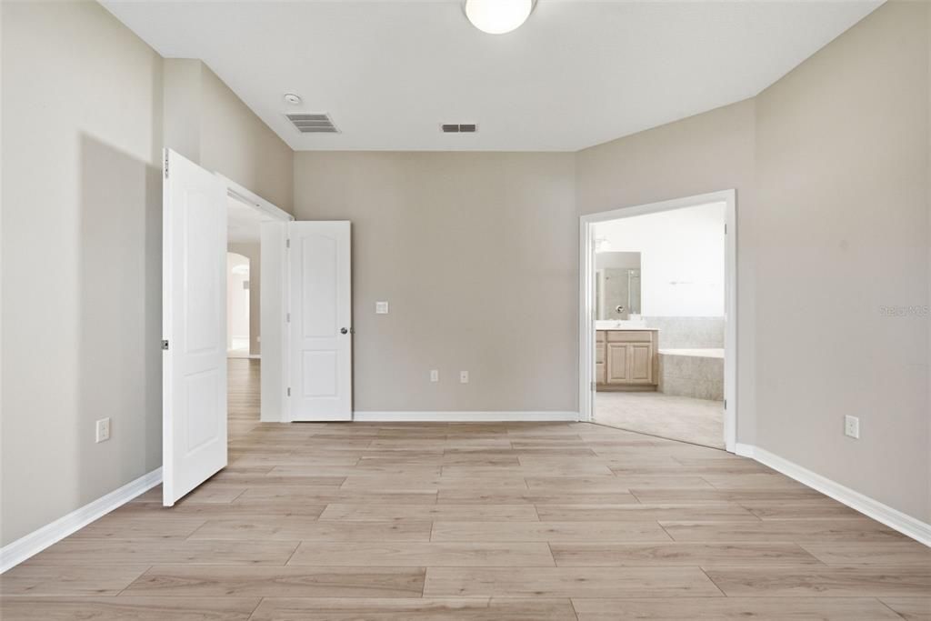 For Sale: $469,900 (4 beds, 2 baths, 2383 Square Feet)