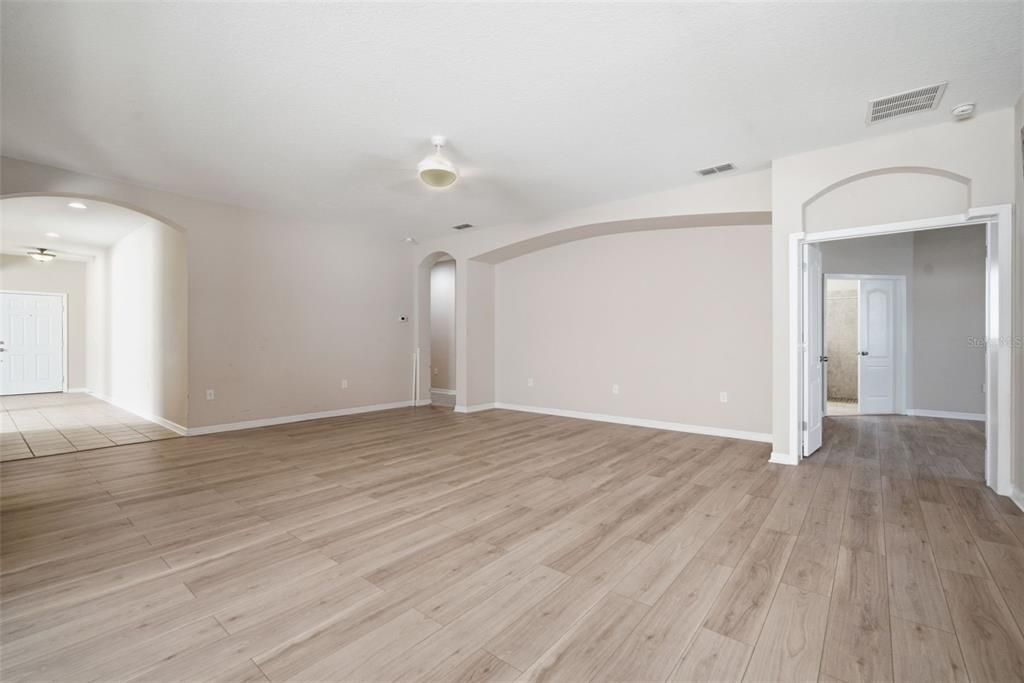 For Sale: $469,900 (4 beds, 2 baths, 2383 Square Feet)