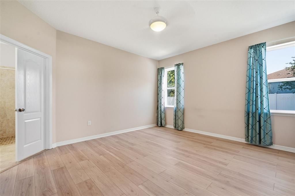 For Sale: $469,900 (4 beds, 2 baths, 2383 Square Feet)
