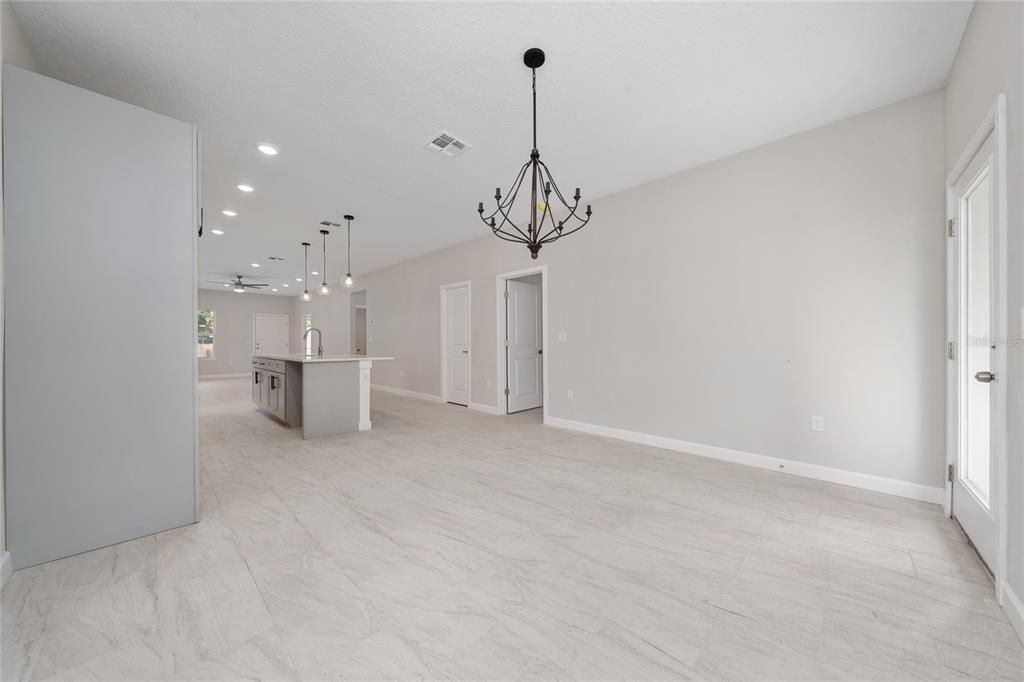 En Venta: $389,900 (3 camas, 2 baños, 1592 Pies cuadrados)