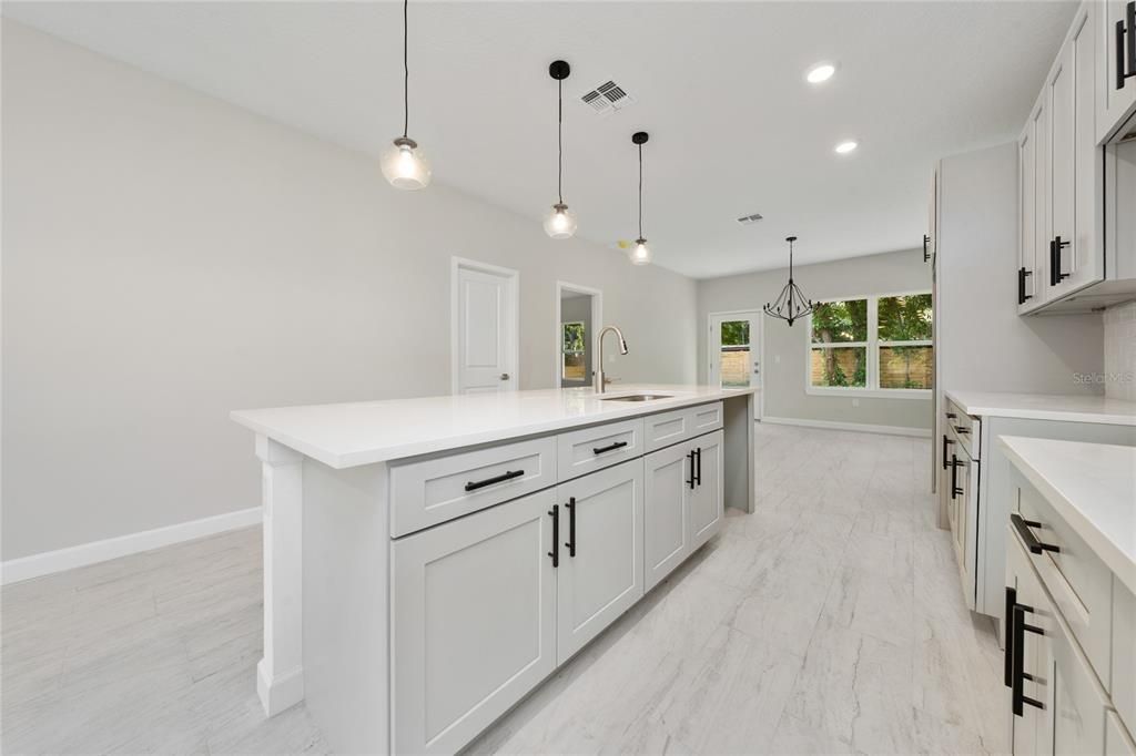 En Venta: $389,900 (3 camas, 2 baños, 1592 Pies cuadrados)