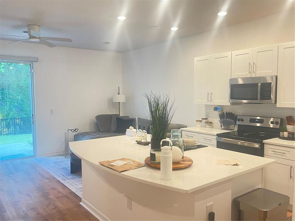 En Venta: $307,990 (3 camas, 2 baños, 1365 Pies cuadrados)