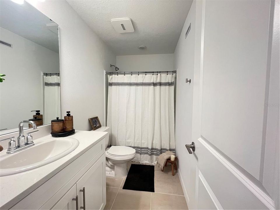 En Venta: $307,990 (3 camas, 2 baños, 1365 Pies cuadrados)