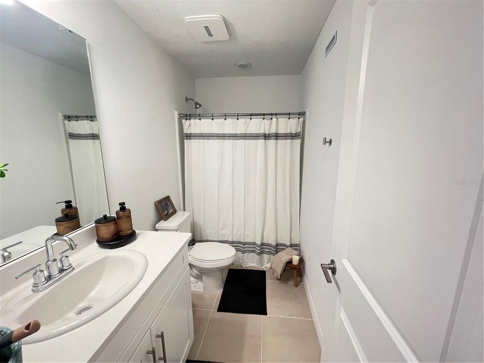 En Venta: $307,990 (3 camas, 2 baños, 1365 Pies cuadrados)