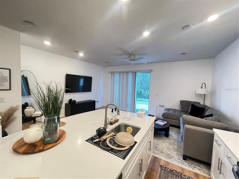 En Venta: $307,990 (3 camas, 2 baños, 1365 Pies cuadrados)