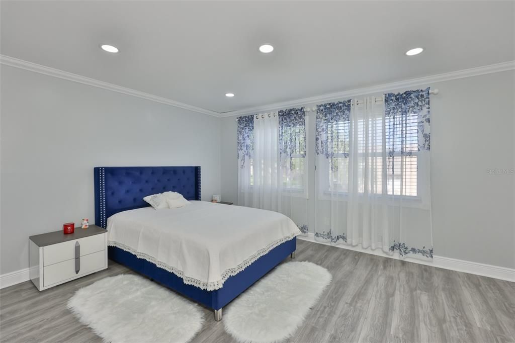 For Sale: $290,000 (3 beds, 2 baths, 1260 Square Feet)