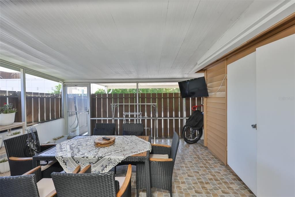 For Sale: $290,000 (3 beds, 2 baths, 1260 Square Feet)