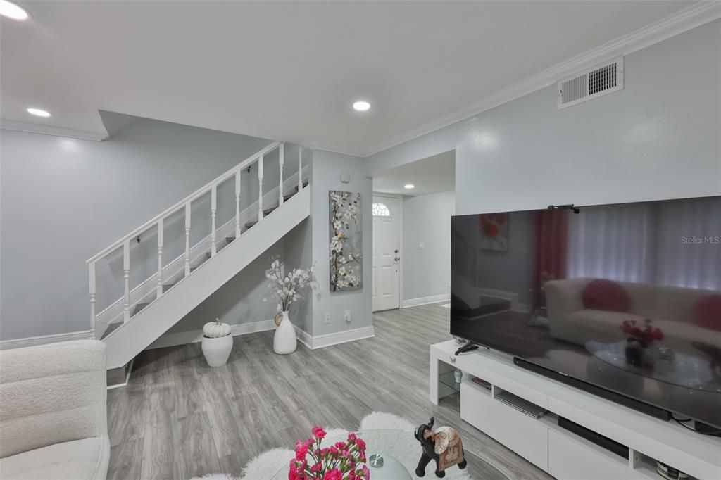 For Sale: $290,000 (3 beds, 2 baths, 1260 Square Feet)