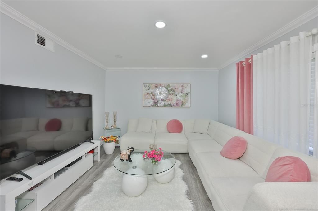 For Sale: $290,000 (3 beds, 2 baths, 1260 Square Feet)