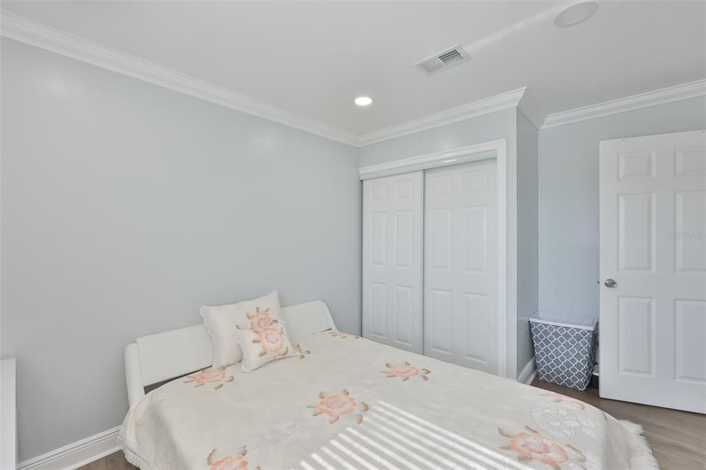 For Sale: $290,000 (3 beds, 2 baths, 1260 Square Feet)