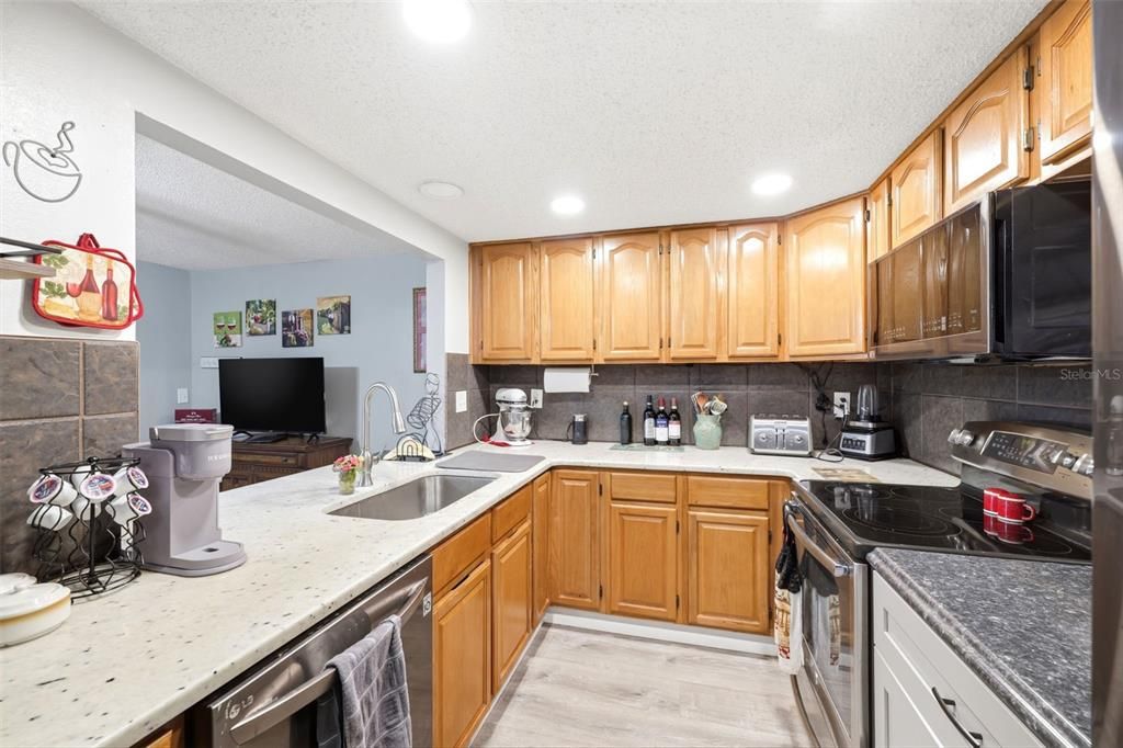 For Sale: $250,000 (2 beds, 2 baths, 1998 Square Feet)