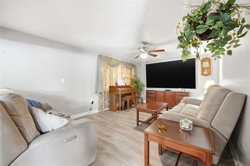 For Sale: $250,000 (2 beds, 2 baths, 1998 Square Feet)