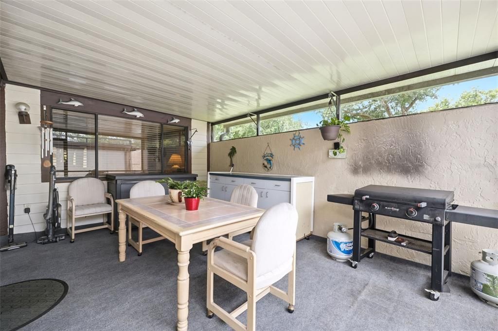 For Sale: $250,000 (2 beds, 2 baths, 1998 Square Feet)