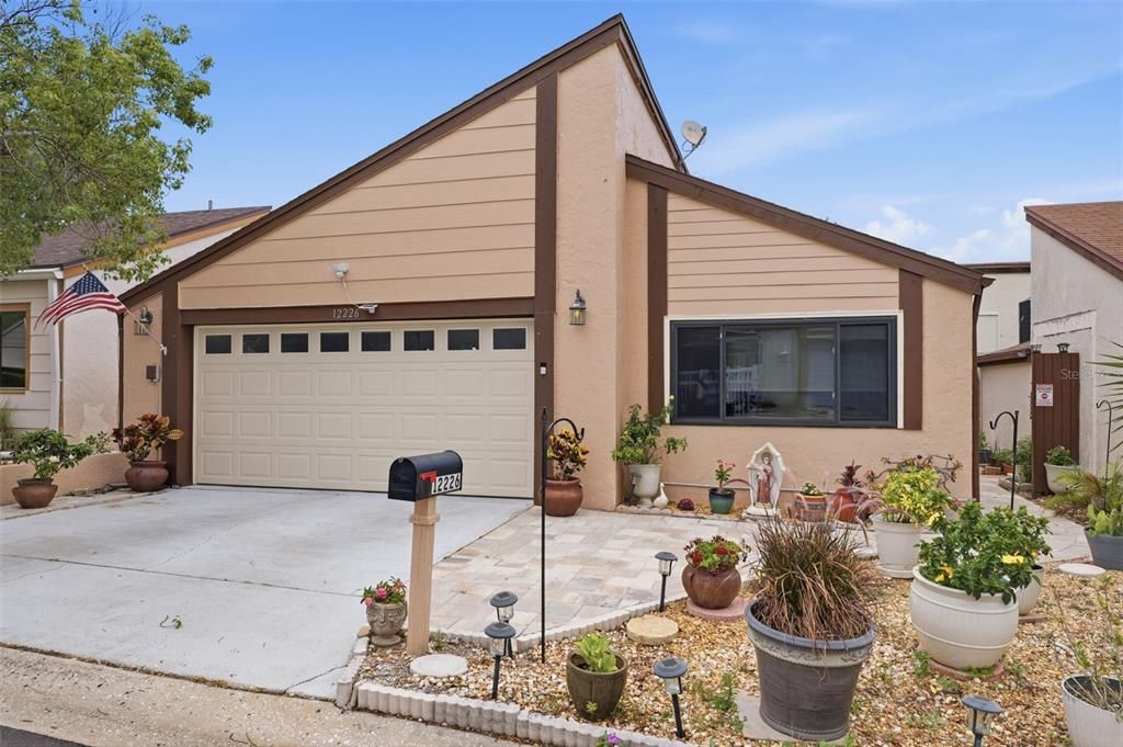 For Sale: $250,000 (2 beds, 2 baths, 1998 Square Feet)