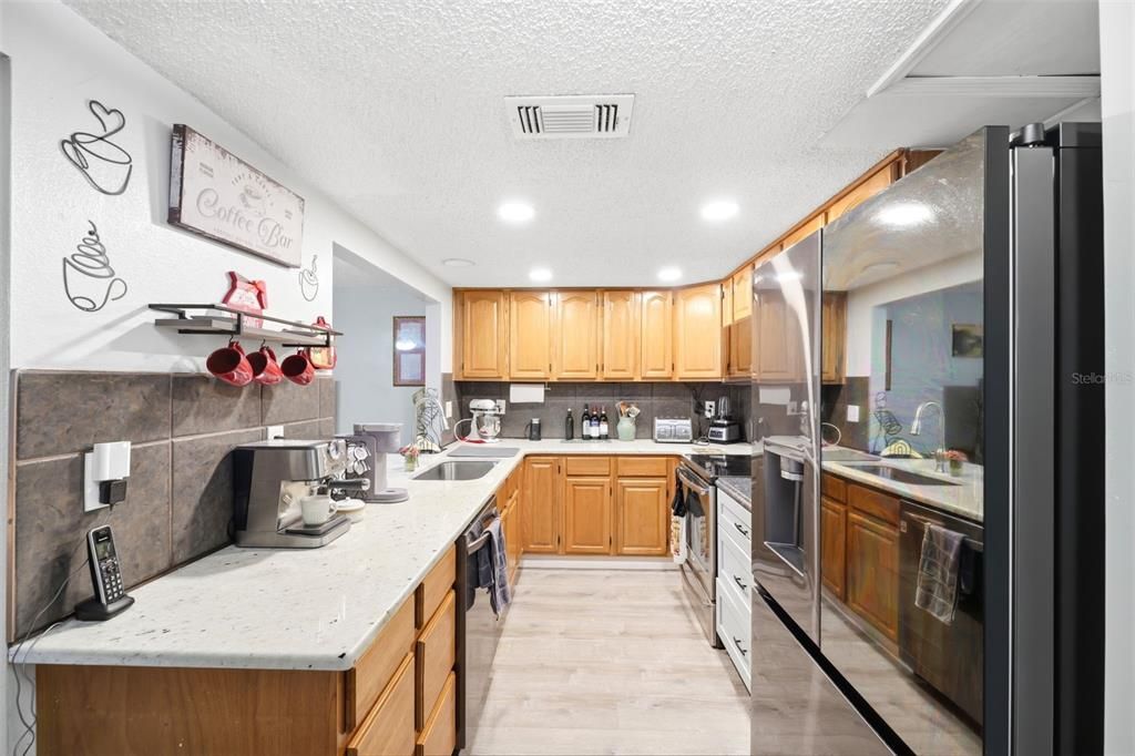 For Sale: $250,000 (2 beds, 2 baths, 1998 Square Feet)
