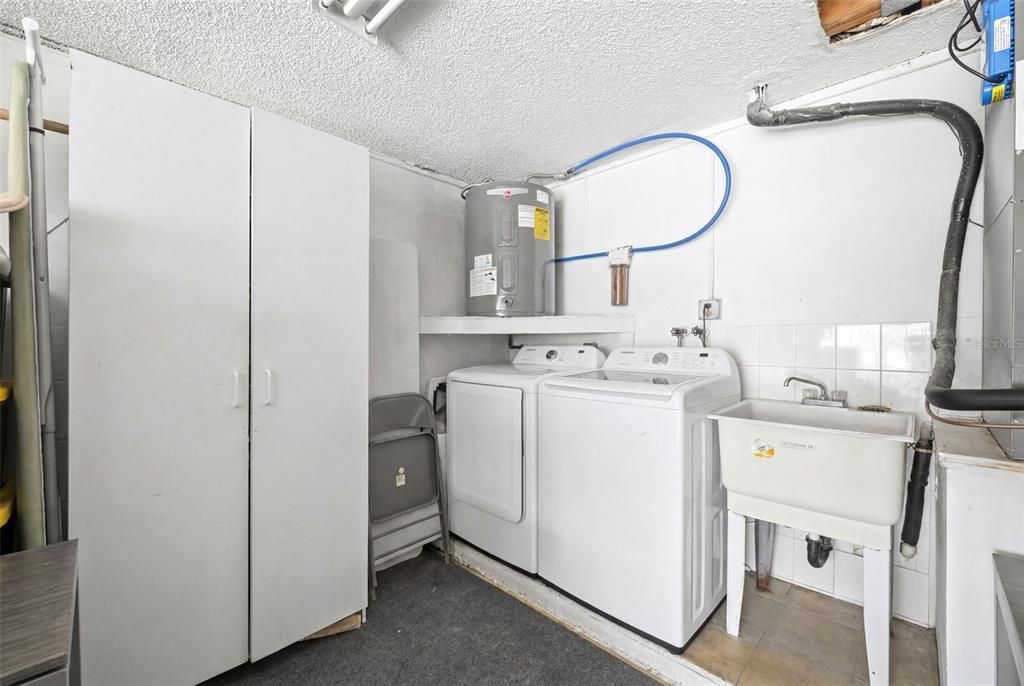 For Sale: $250,000 (2 beds, 2 baths, 1998 Square Feet)