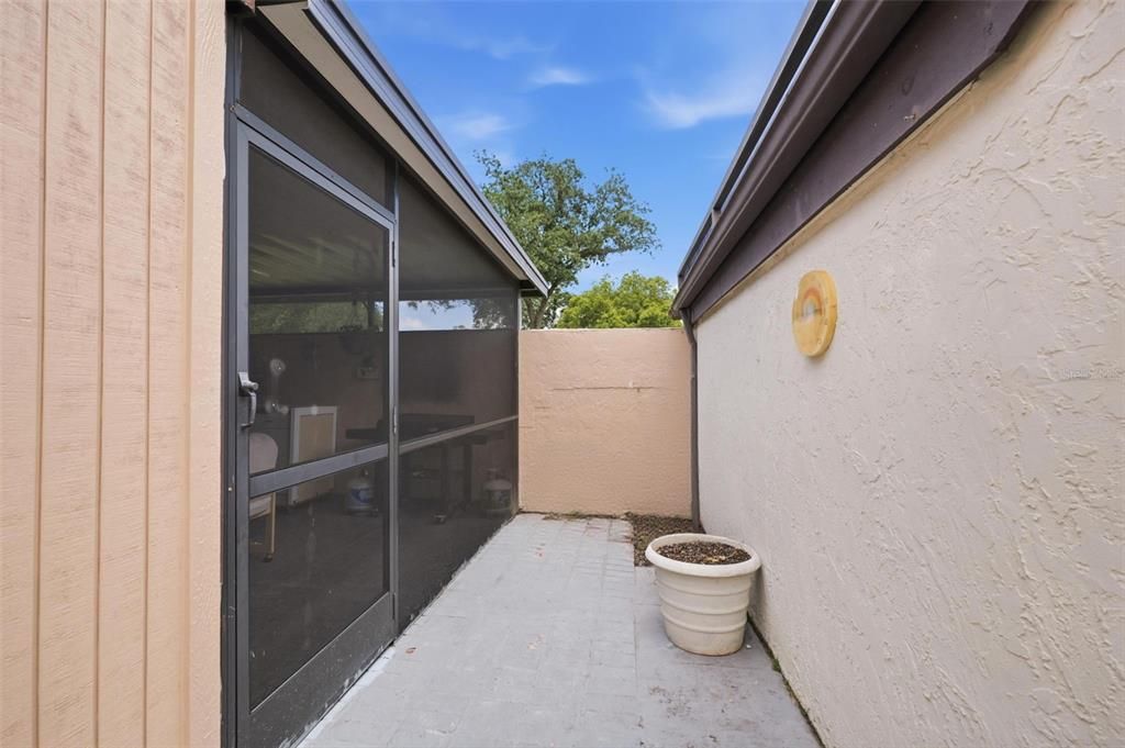 For Sale: $250,000 (2 beds, 2 baths, 1998 Square Feet)