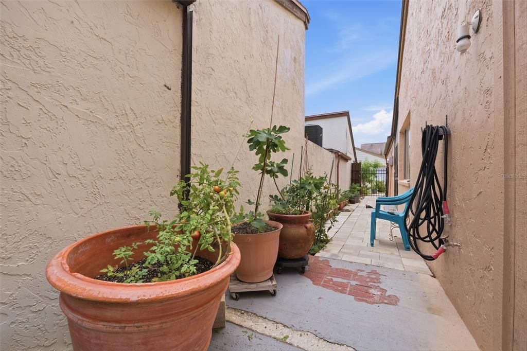 For Sale: $250,000 (2 beds, 2 baths, 1998 Square Feet)