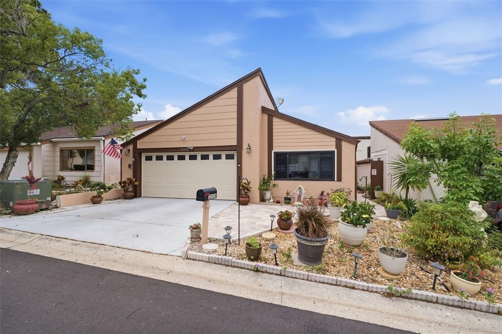 For Sale: $250,000 (2 beds, 2 baths, 1998 Square Feet)