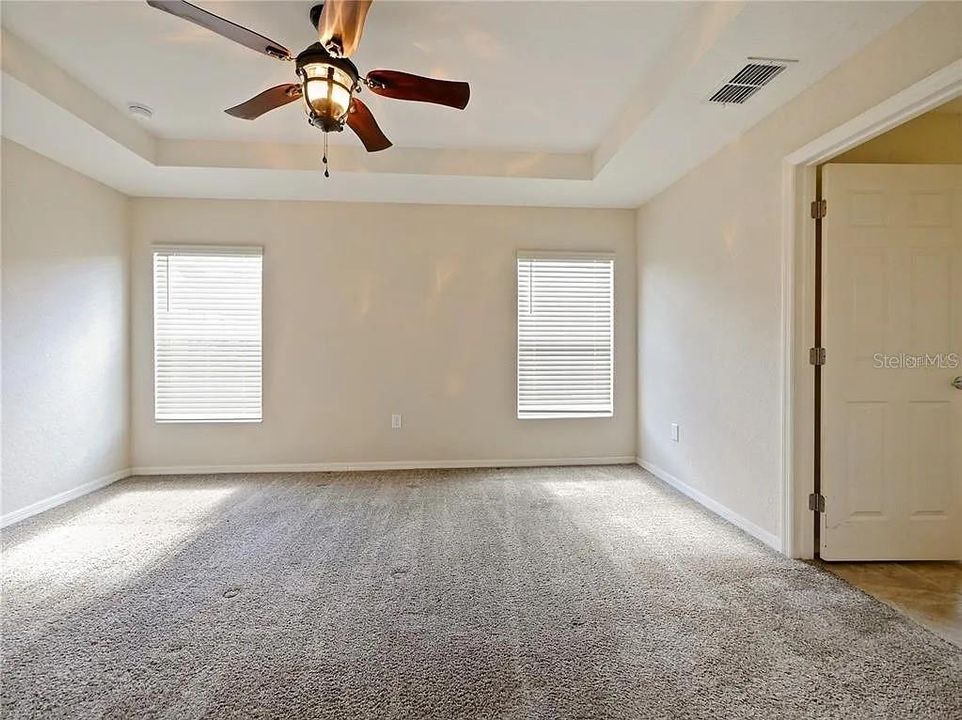 For Sale: $389,000 (4 beds, 2 baths, 1829 Square Feet)