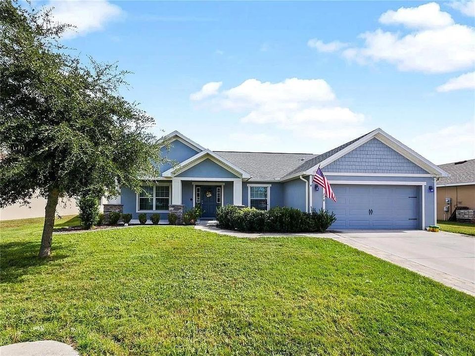 For Sale: $389,000 (4 beds, 2 baths, 1829 Square Feet)
