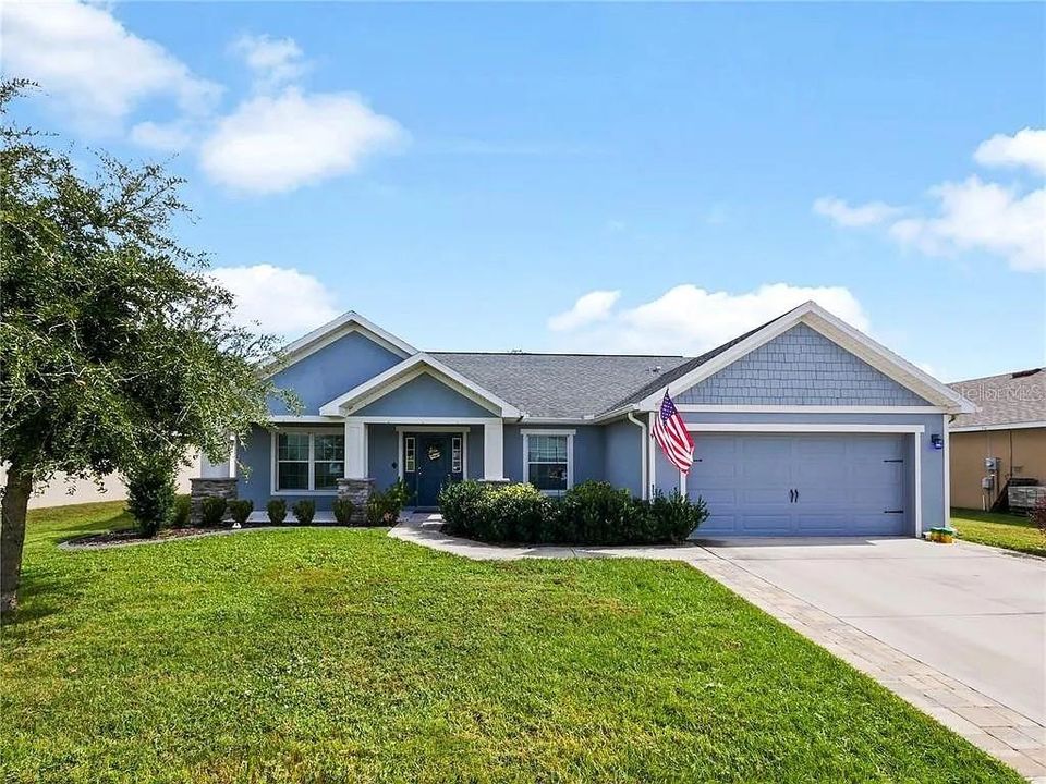 For Sale: $389,000 (4 beds, 2 baths, 1829 Square Feet)