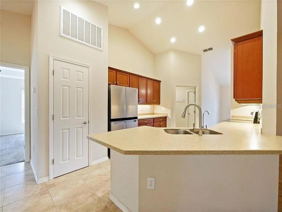 For Sale: $389,000 (4 beds, 2 baths, 1829 Square Feet)