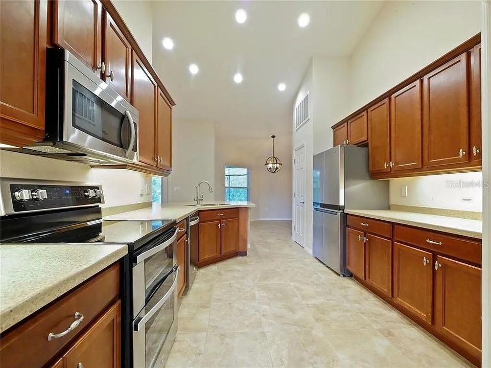 For Sale: $389,000 (4 beds, 2 baths, 1829 Square Feet)
