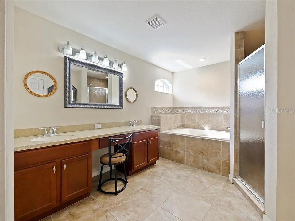 For Sale: $389,000 (4 beds, 2 baths, 1829 Square Feet)