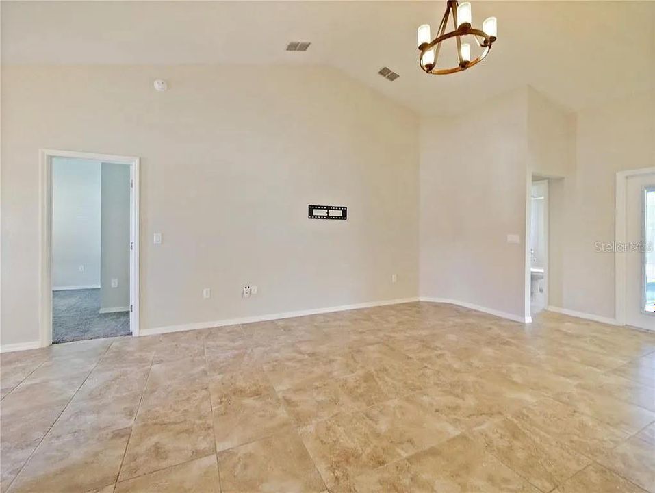 For Sale: $389,000 (4 beds, 2 baths, 1829 Square Feet)