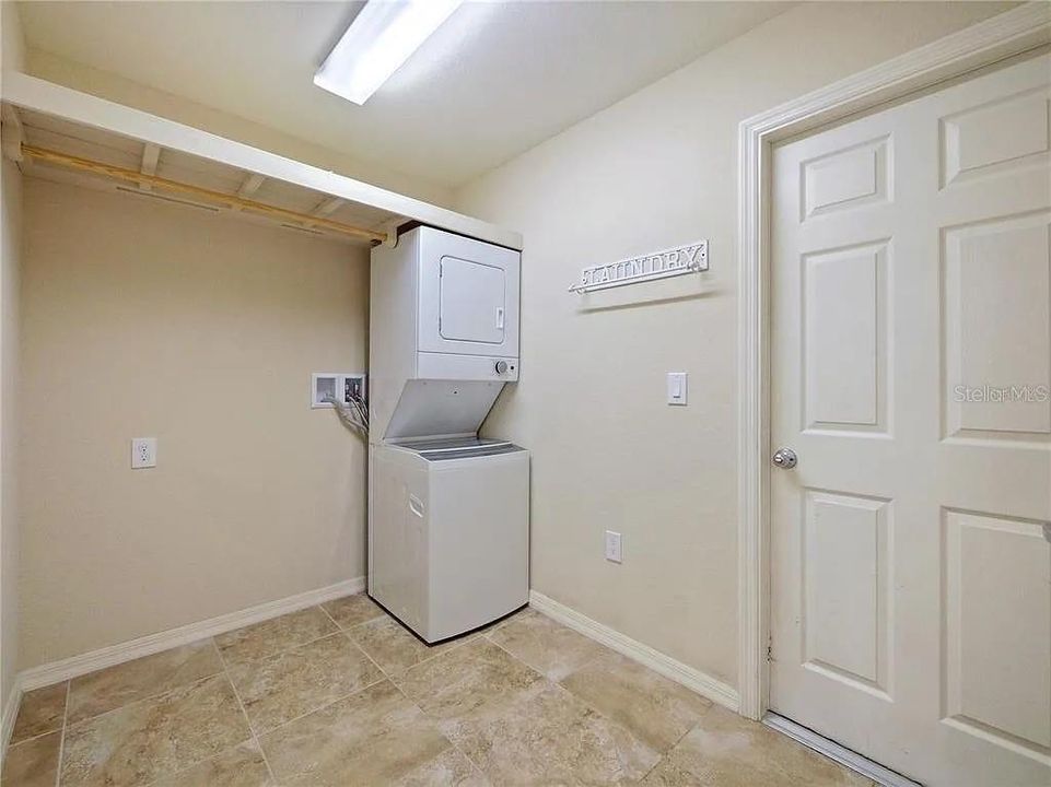 For Sale: $389,000 (4 beds, 2 baths, 1829 Square Feet)