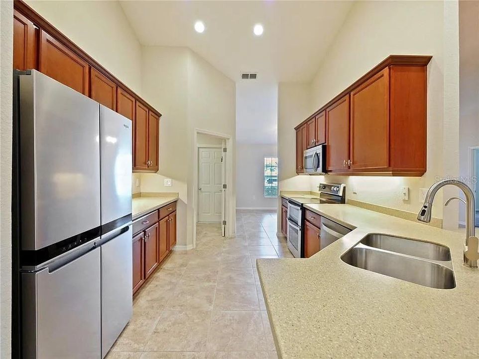 For Sale: $389,000 (4 beds, 2 baths, 1829 Square Feet)