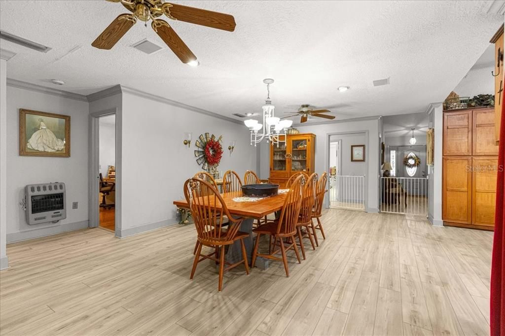 For Sale: $825,000 (5 beds, 3 baths, 3060 Square Feet)