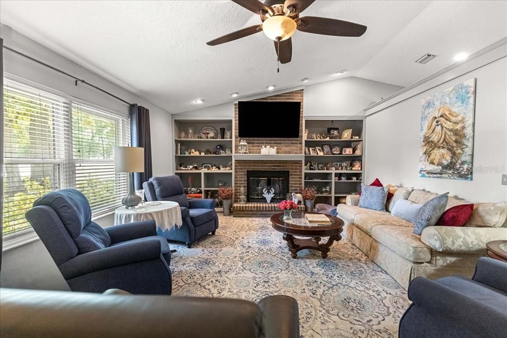 For Sale: $825,000 (5 beds, 3 baths, 3060 Square Feet)