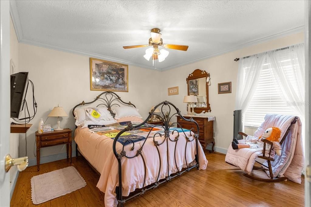For Sale: $825,000 (5 beds, 3 baths, 3060 Square Feet)