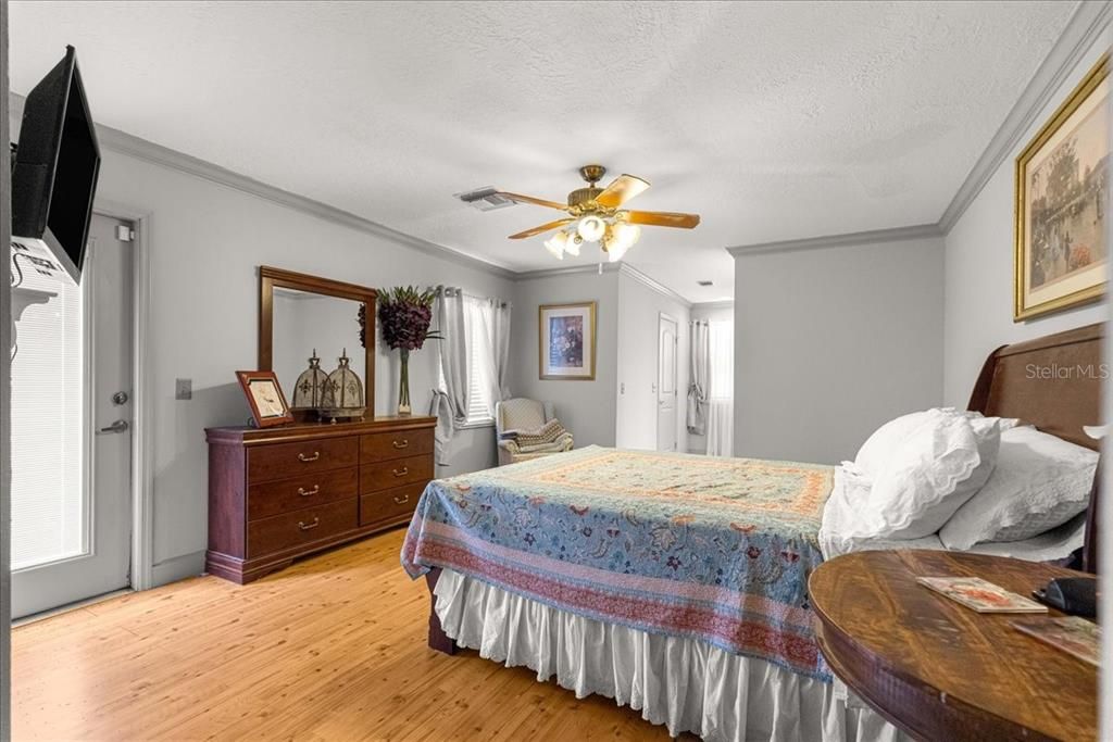 For Sale: $825,000 (5 beds, 3 baths, 3060 Square Feet)