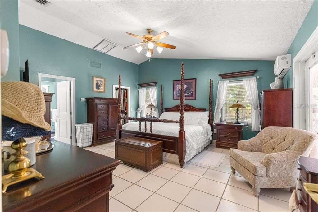 For Sale: $825,000 (5 beds, 3 baths, 3060 Square Feet)