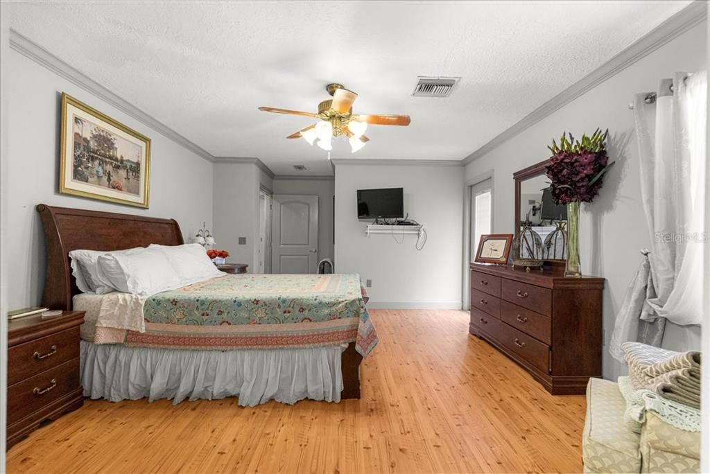 For Sale: $825,000 (5 beds, 3 baths, 3060 Square Feet)