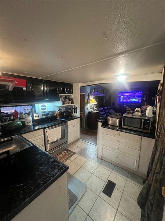 For Sale: $115,000 (3 beds, 2 baths, 756 Square Feet)