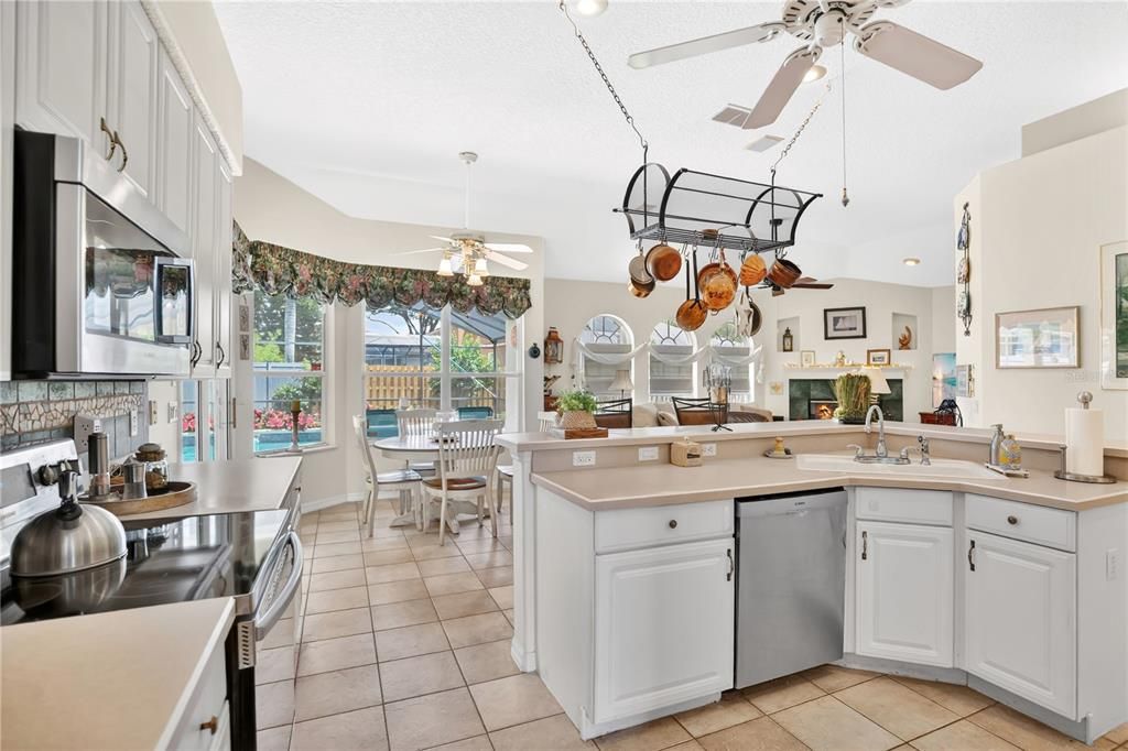 For Sale: $703,000 (4 beds, 3 baths, 2475 Square Feet)