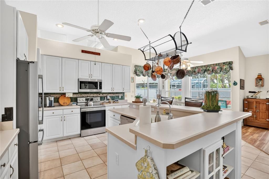 For Sale: $703,000 (4 beds, 3 baths, 2475 Square Feet)