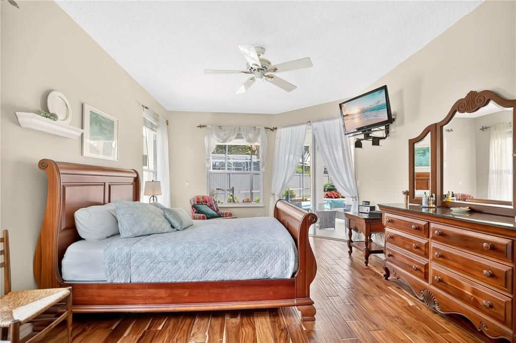 For Sale: $703,000 (4 beds, 3 baths, 2475 Square Feet)