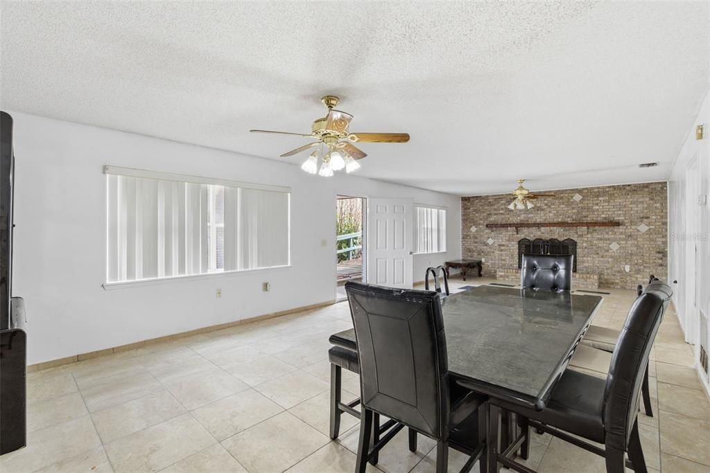 For Sale: $420,000 (5 beds, 3 baths, 2928 Square Feet)